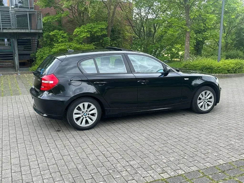 Gebraucht BMW 118 143 PS (105 kW) 2009 Schwarz Kleinwagen