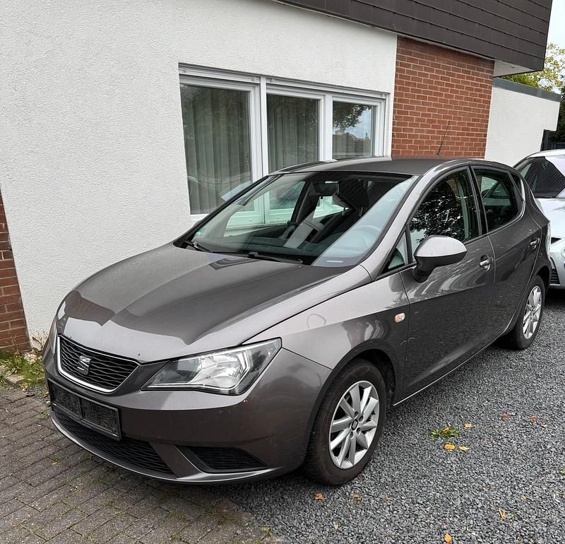 Grau Gebraucht 2015 Seat Ibiza Limousine | 3.700 € (Fairer Preis) - Bild 1/4