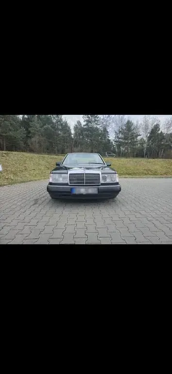 Gebraucht Mercedes E300 180 PS (132 kW) 1991 Schwarz Limousine