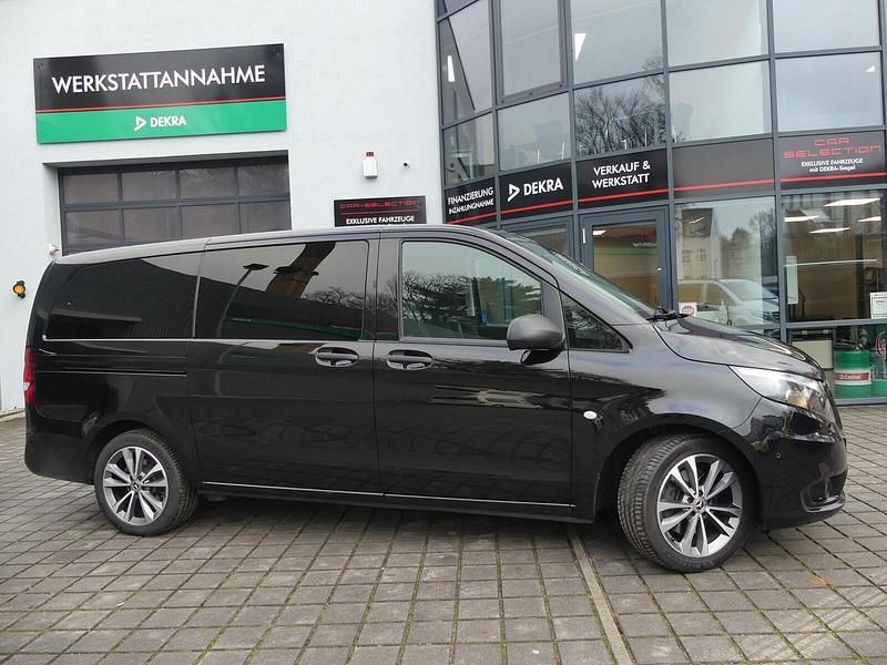 Obsidianschwarz metallic Gebraucht 2019 Mercedes Vito Edition Van / Kleinbus | 30.800 € (Guter Preis) - Bild 1/4