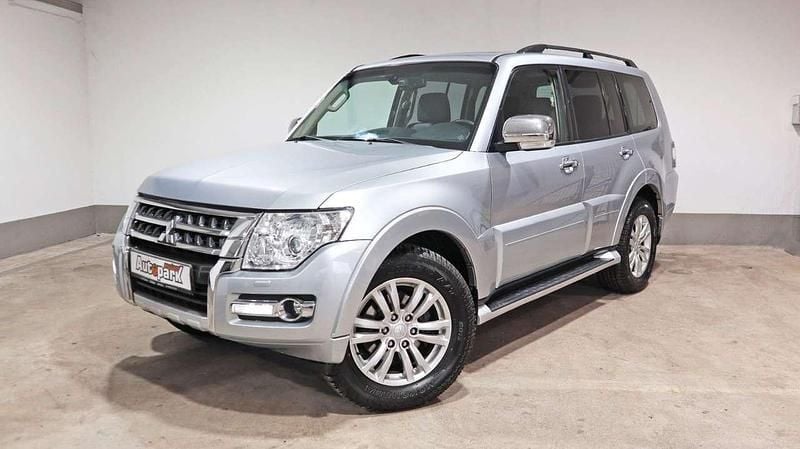Silber Gebraucht 2016 Mitsubishi Pajero Top SUV | 29.500 € (Fairer Preis) - Bild 1/3