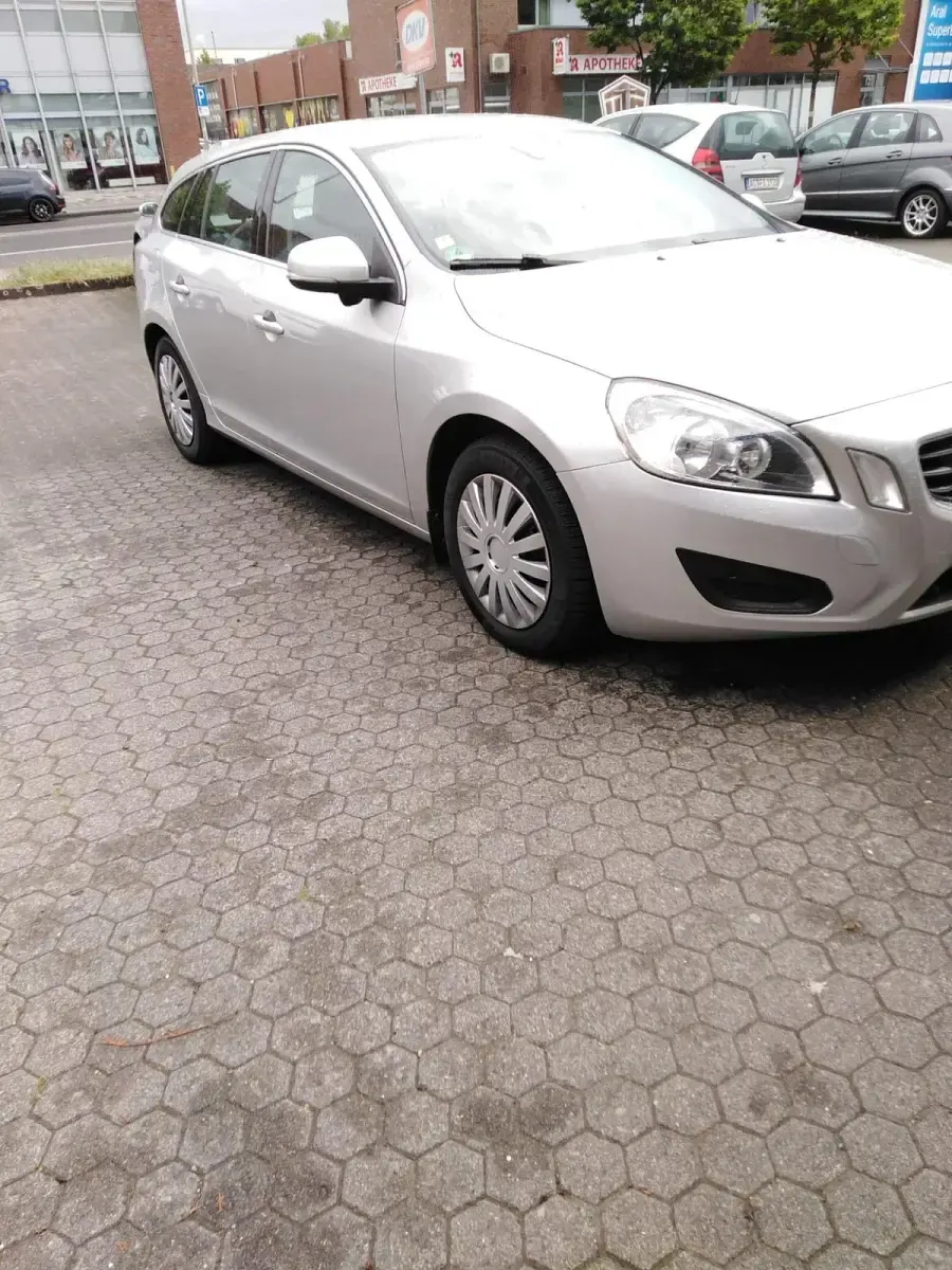Używany Volvo V60 163 KM (119 kW) 2012 Srebrny Kombi