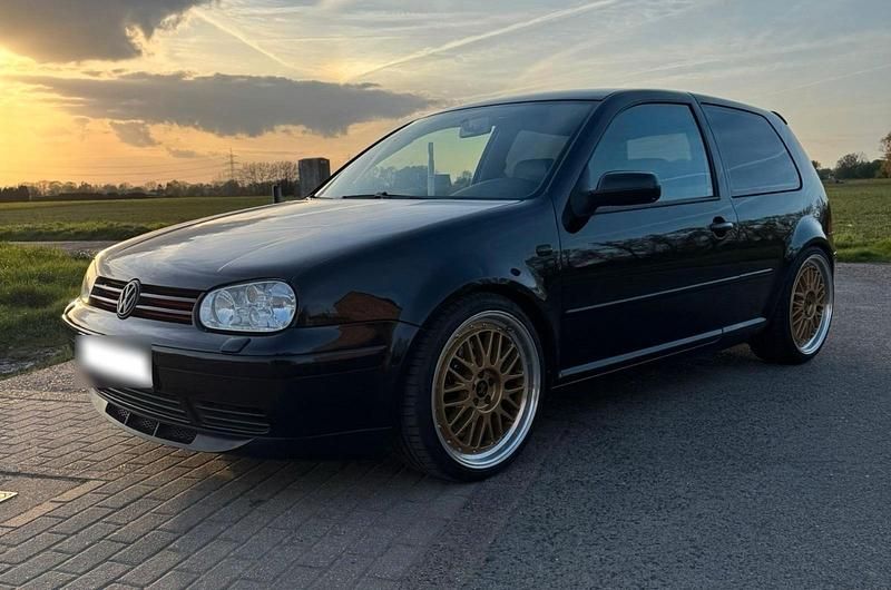 Second-hand VW Golf 200 CP (147 kW) 2002 Negru Coupe