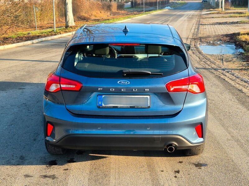 Gebraucht Ford Focus Cool & Connect 125 PS (91 kW) 2018 Blau Limousine
