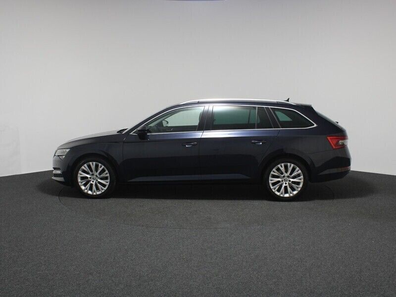 Blau Gebraucht 2022 Skoda Superb Style Kombi | 37.450 € (Teuer) - Bild 1/4