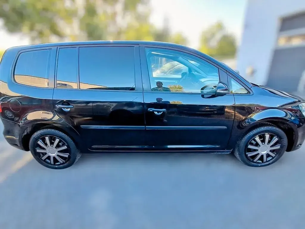 Gebraucht VW Touran Trendline 105 PS (77 kW) 2013 Schwarz Van / Kleinbus