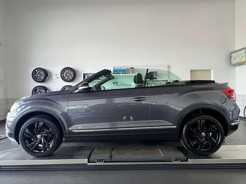 Gebraucht VW T-Roc Cabriolet Style 150 PS (110 kW) 2024 Rauchgrau metallic / schwarz Cabrio