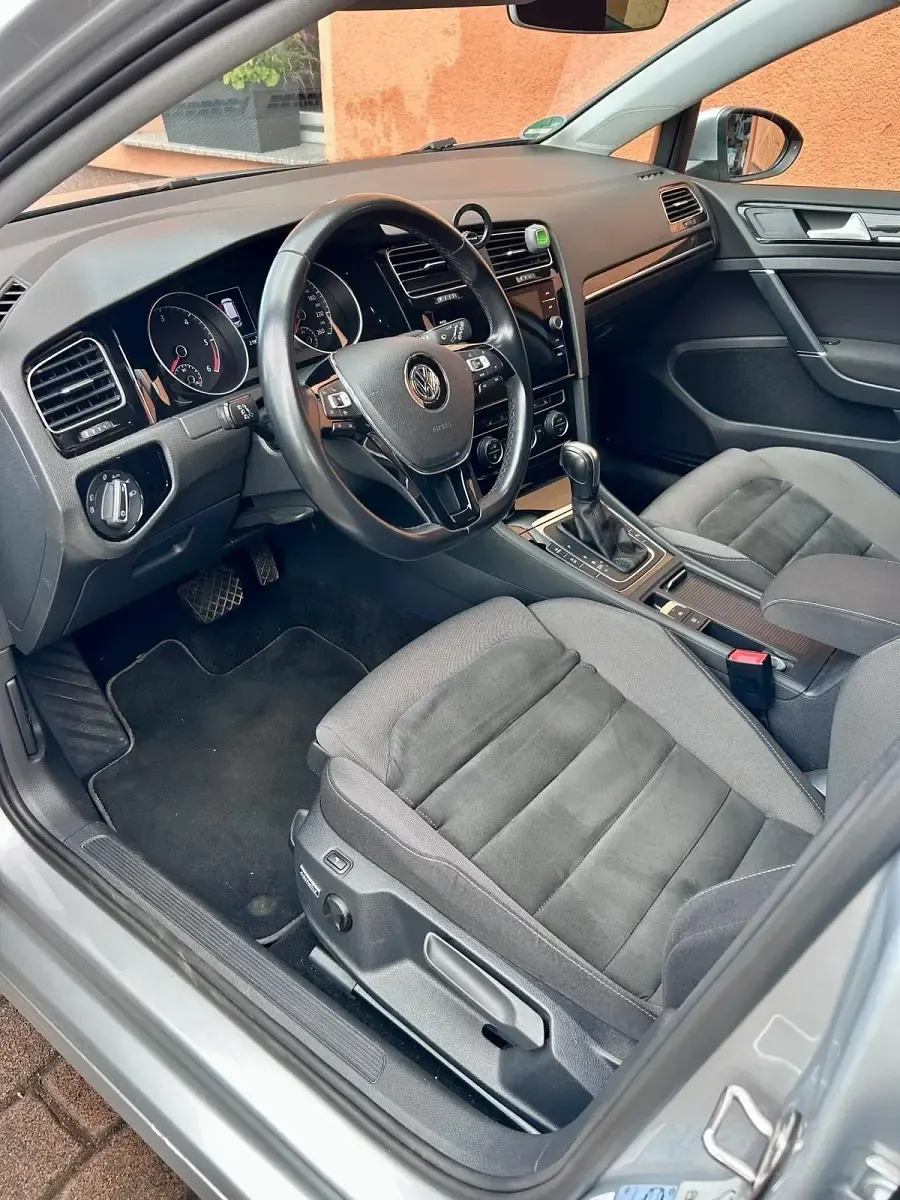 Gebraucht VW Golf VII Highline 150 PS (110 kW) 2019 Silber Kombi