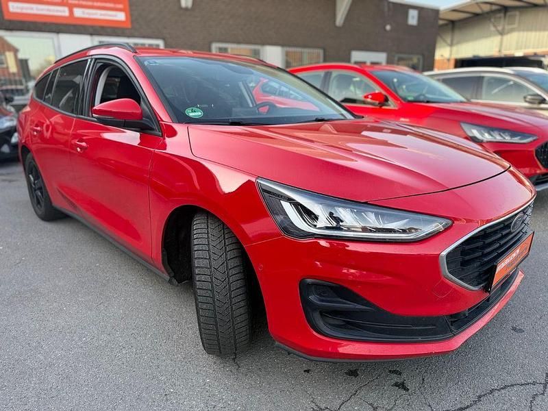 Gebraucht Ford Focus Cool & Connect 120 PS (88 kW) 2022 Rot Limousine