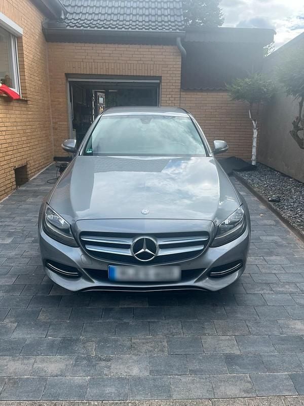 Grau Gebraucht 2014 Mercedes C180 Limousine | 11.500 € (Superpreis) - Bild 1/4