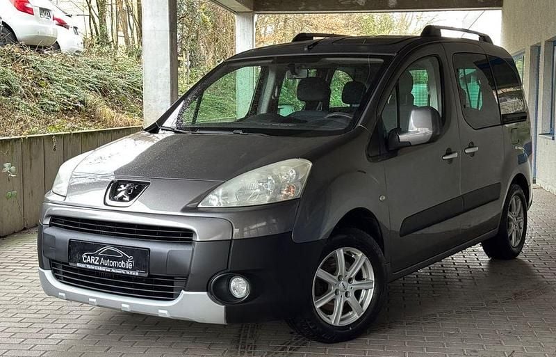 Gebraucht Peugeot Partner Tepee Family 109 PS (80 kW) 2009 Braun Van / Kleinbus