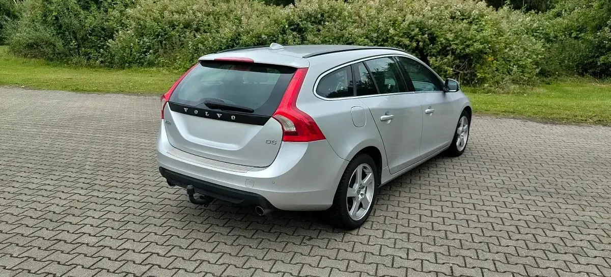 Gebraucht Volvo V60 215 PS (158 kW) 2013 Silber Kombi