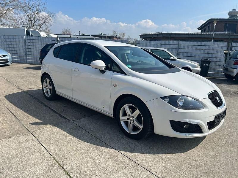 Gebraucht Seat Leon Ecomotive 105 PS (77 kW) 2012 Weiß Limousine