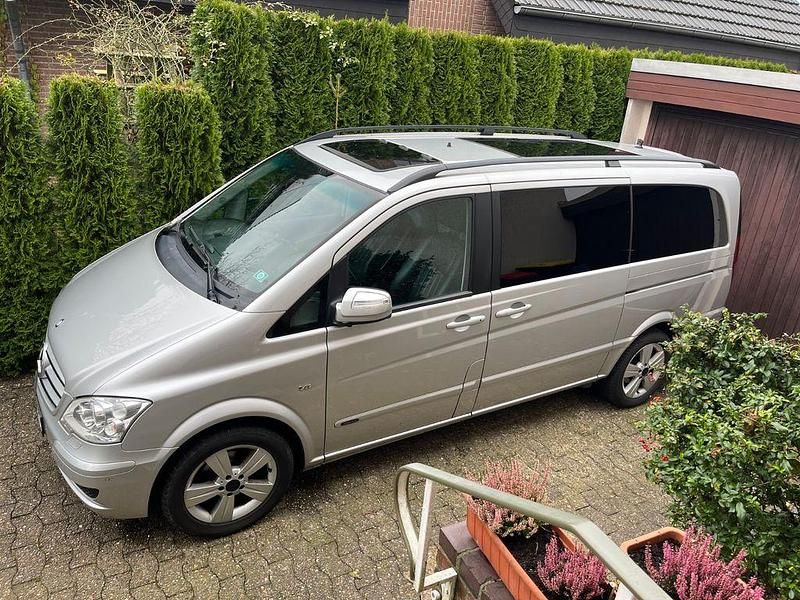 Silber Gebraucht 2012 Mercedes Viano Edition Van / Kleinbus | 14.950 € (Guter Preis) - Bild 1/4