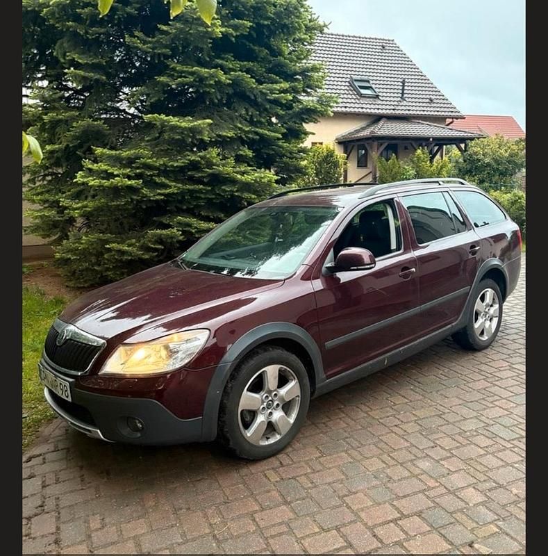 Violet Gebraucht 2009 Skoda Octavia Scout Scout 4x4 Kombi | 6.000 € - Bild 1/4