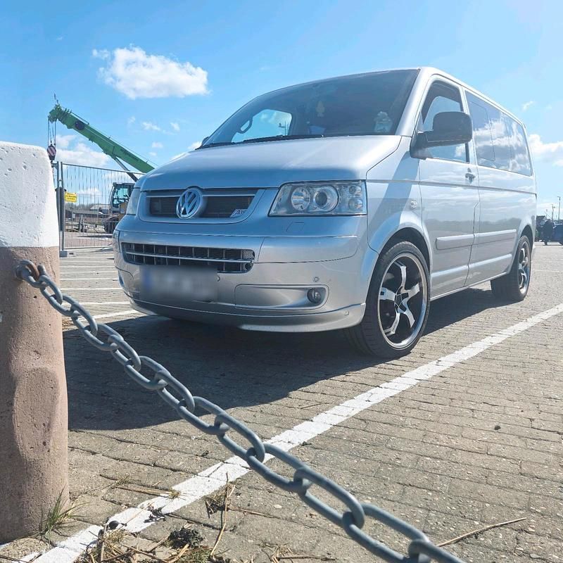 Silber Gebraucht 2004 VW Caravelle Van / Kleinbus | 7.900 € - Bild 1/4