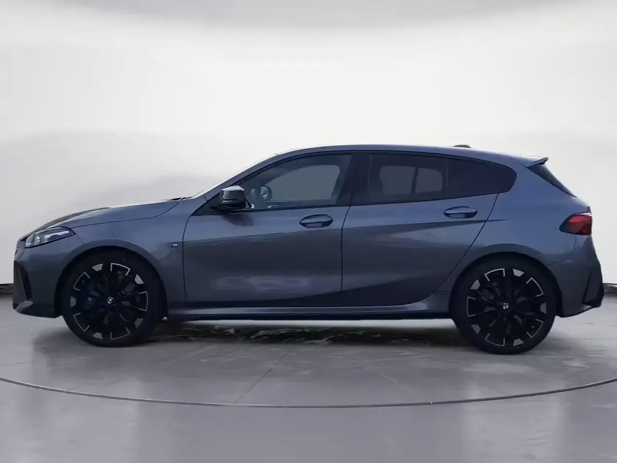 Używany BMW M135 Performance 300 KM (220 kW) 2025 Szary Hatchback