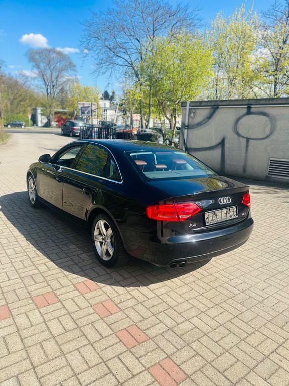Second-hand Audi A4 Ambiente 160 CP (117 kW) 2008 Negru Berlinǎ