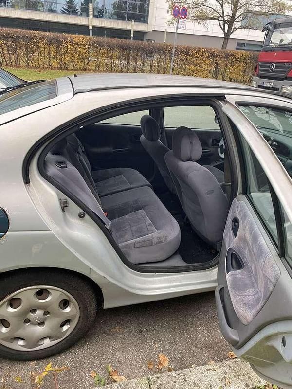 Gebraucht Renault Mégane 75 PS (55 kW) 2000 Limousine