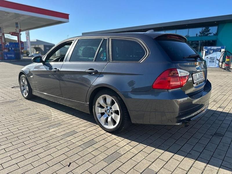 Gebraucht BMW 320 Sport Line 163 PS (119 kW) 2007 Grau Kombi