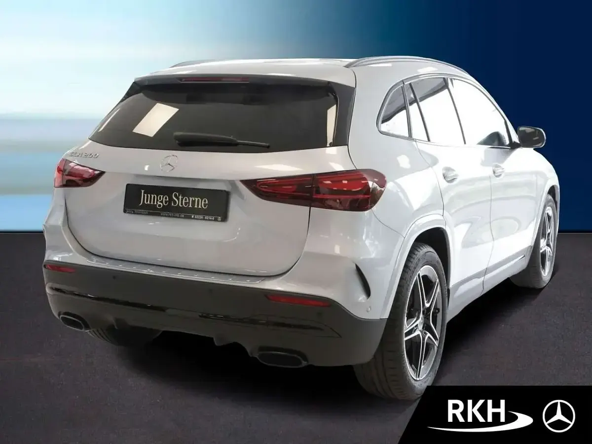 Gebraucht Mercedes GLA200 AMG line 163 PS (119 kW) 2026 Lack hightechsilber SUV