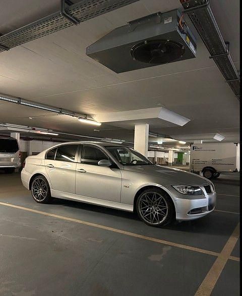 Gebraucht BMW 318 116 PS (85 kW) 2006 Silber Limousine