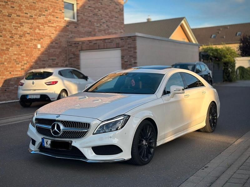 Weiß Gebraucht 2015 Mercedes CLS350 AMG Limousine | 20.999 € (Fairer Preis) - Bild 1/4