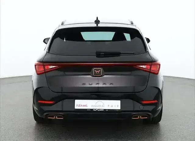 Używany Cupra Leon 245 KM (180 kW) 2021 Czarny Sedan/Limuzyna