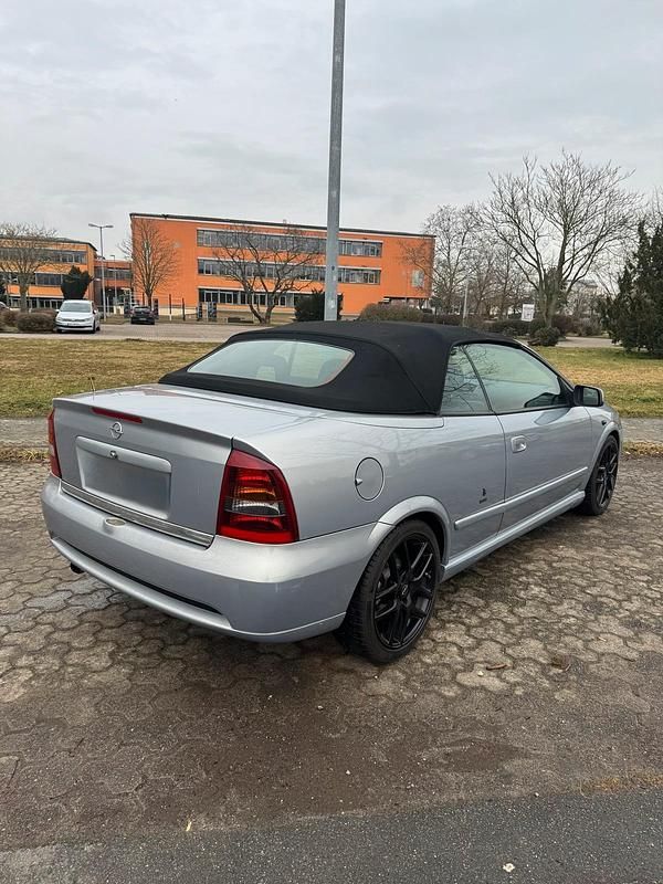 Gebraucht Opel Astra Cabriolet 101 PS (74 kW) 2001 Silber Cabrio