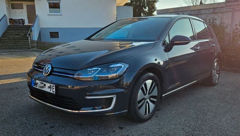 Grau Gebraucht 2018 VW e-Golf Kleinwagen | 14.700 € (Fairer Preis) - Bild 1/4