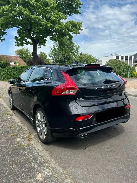 Gebraucht Volvo V40 Summum 177 PS (130 kW) 2012 Schwarz Kleinwagen