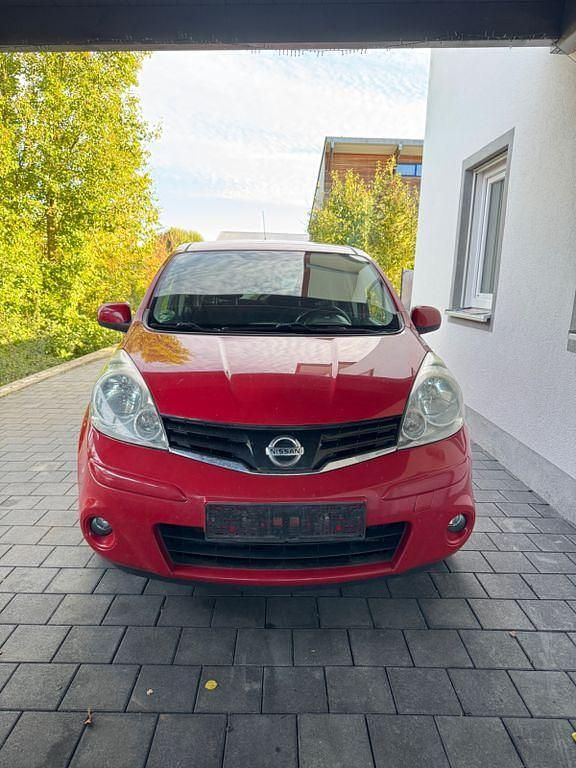 Rot Gebraucht 2009 Nissan Note Acenta Van / Kleinbus | 2.450 € (Fairer Preis) - Bild 1/4