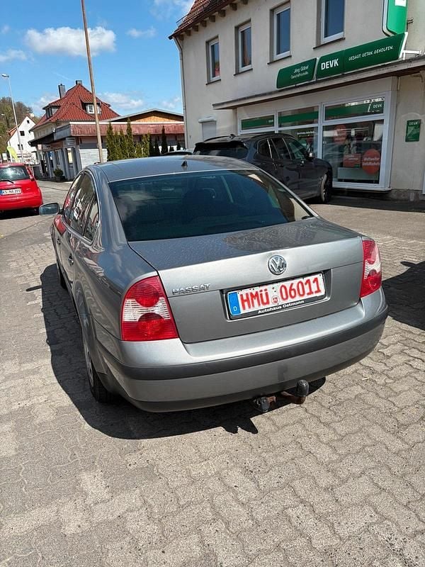 Second-hand VW Passat 102 CP (75 kW) 2002 Gri Berlinǎ