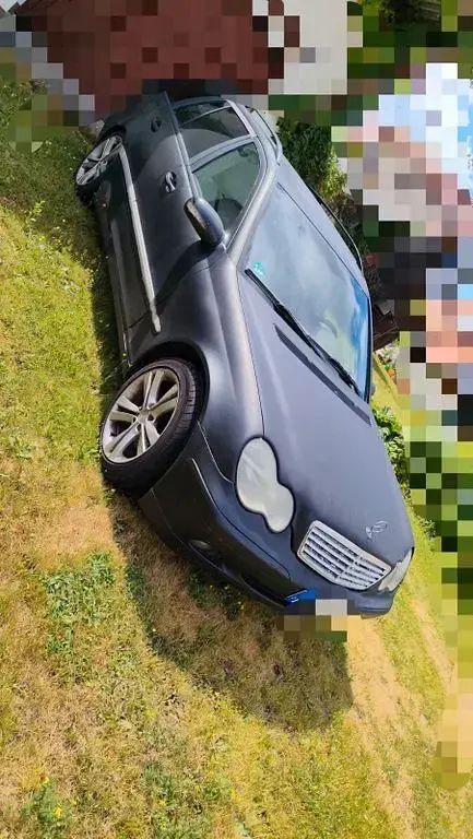 Gebraucht Mercedes C200 Classic 116 PS (85 kW) 2003 Schwarz Limousine