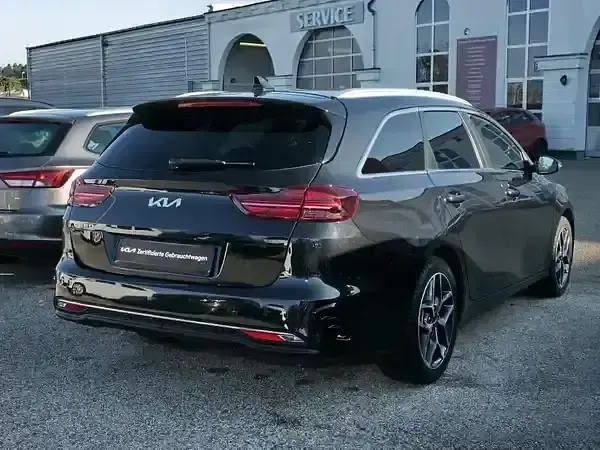 Używany Kia Ceed 160 KM (117 kW) 2024 Czarny Hatchback