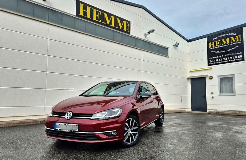 Rot Gebraucht 2019 VW Golf VII IQ Drive Limousine | 19.100 € (Fairer Preis) - Bild 1/4