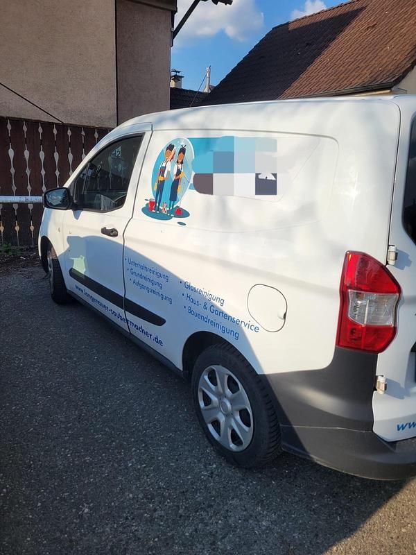 Używany Ford Courier 100 KM (73 kW) 2022 Biały Minivan
