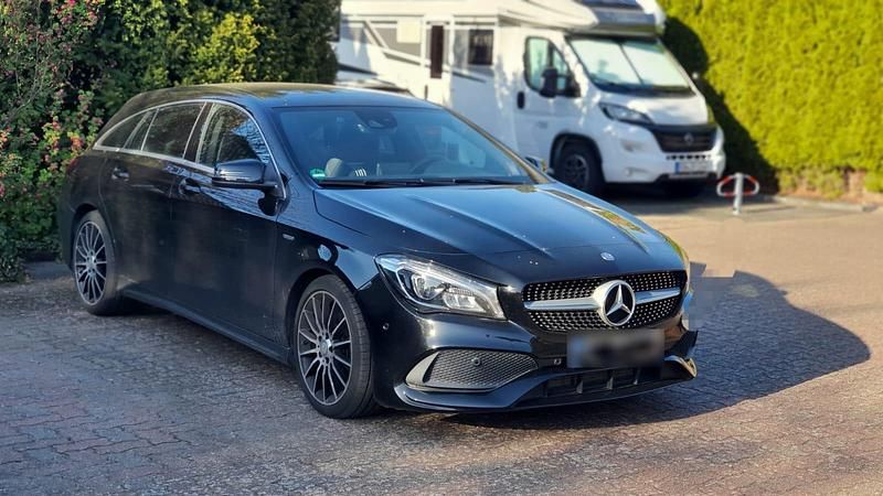 Gebraucht Mercedes CLA200 156 PS (114 kW) 2017 Schwarz Limousine