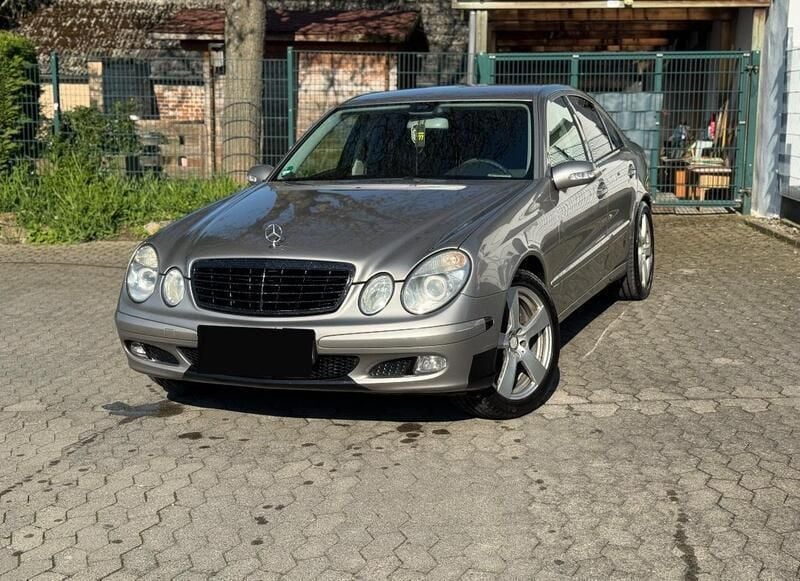 Silber Gebraucht 2005 Mercedes E320 Limousine | 5.000 € (Fairer Preis) - Bild 1/4