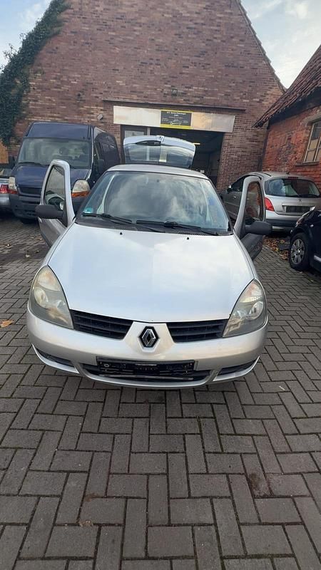 Gebraucht Renault Clio II 60 PS (44 kW) 2008 Silber Kleinwagen