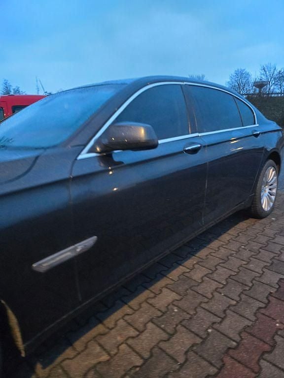 Gebraucht BMW 750L 411 PS (302 kW) 2010 Schwarz Limousine