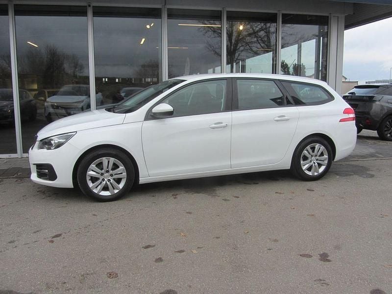 Gebraucht Peugeot 308 Active 131 PS (96 kW) 2021 Weiß Kombi