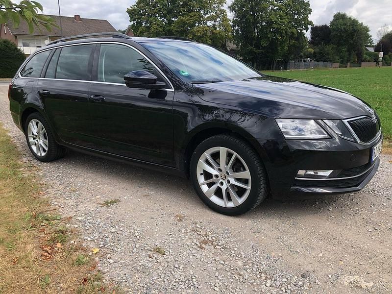 Schwarz Gebraucht 2018 Skoda Octavia Style Kombi | 14.890 € (Guter Preis) - Bild 1/4