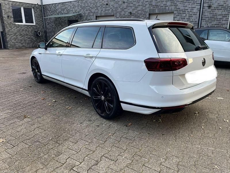 Gebraucht VW Passat R-line 200 PS (147 kW) 2024 Weiß Limousine