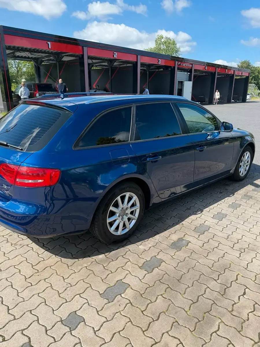 Gebraucht Audi A4 177 PS (130 kW) 2013 Blau Kombi