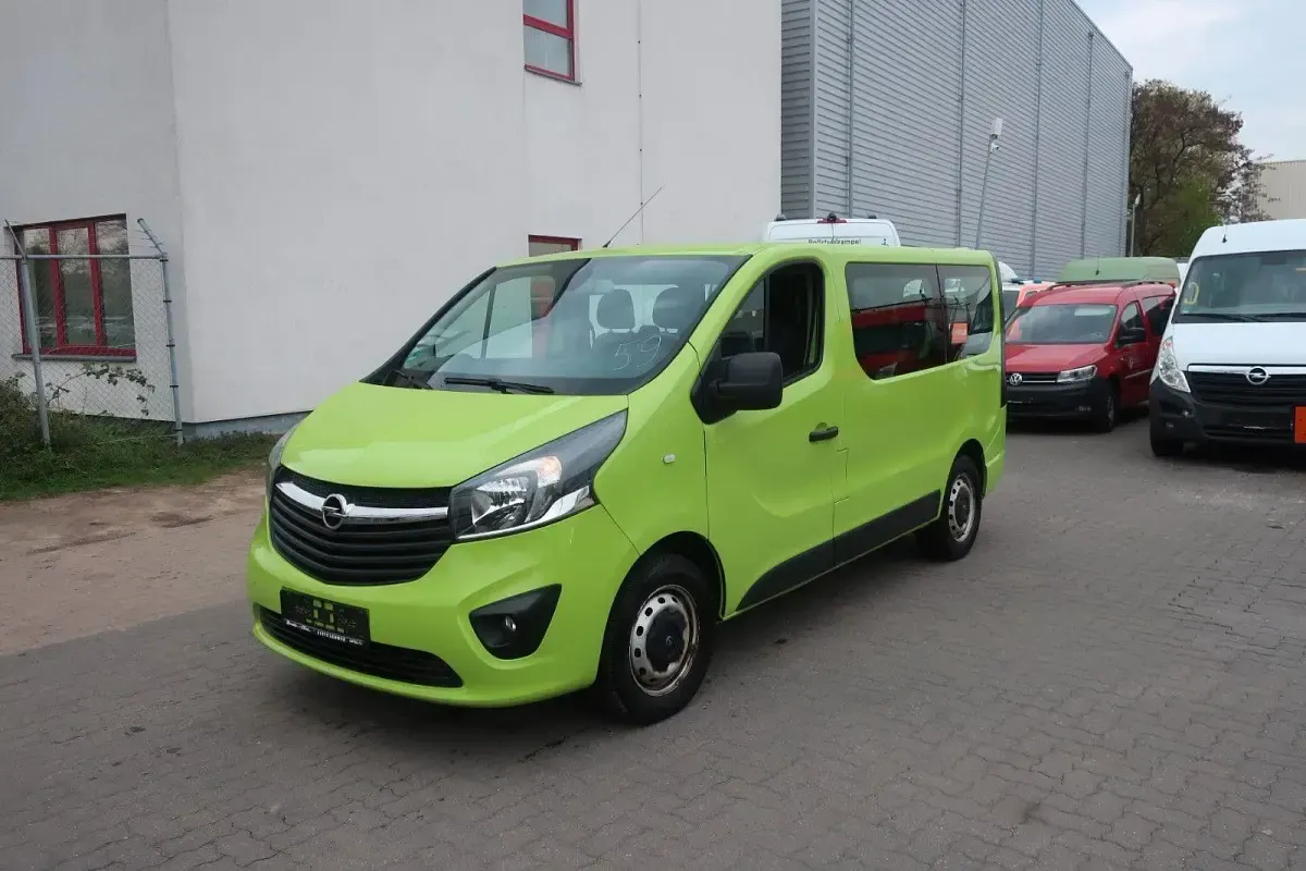 Second-hand Opel Vivaro 95 CP (69 kW) 2018 Verde Monovolum