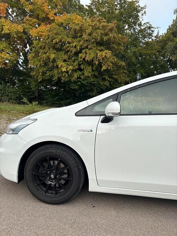 Weiß Gebraucht 2014 Toyota Prius+ Van / Kleinbus | 13.600 € (Fairer Preis) - Bild 1/4