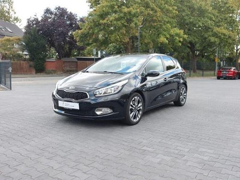 Gebraucht Kia Ceed Spirit 135 PS (99 kW) 2015 Schwarz Kleinwagen