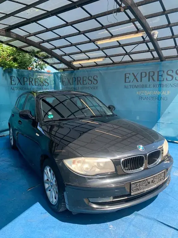 Gebraucht BMW 116 116 PS (85 kW) 2010 Schwarz Kleinwagen