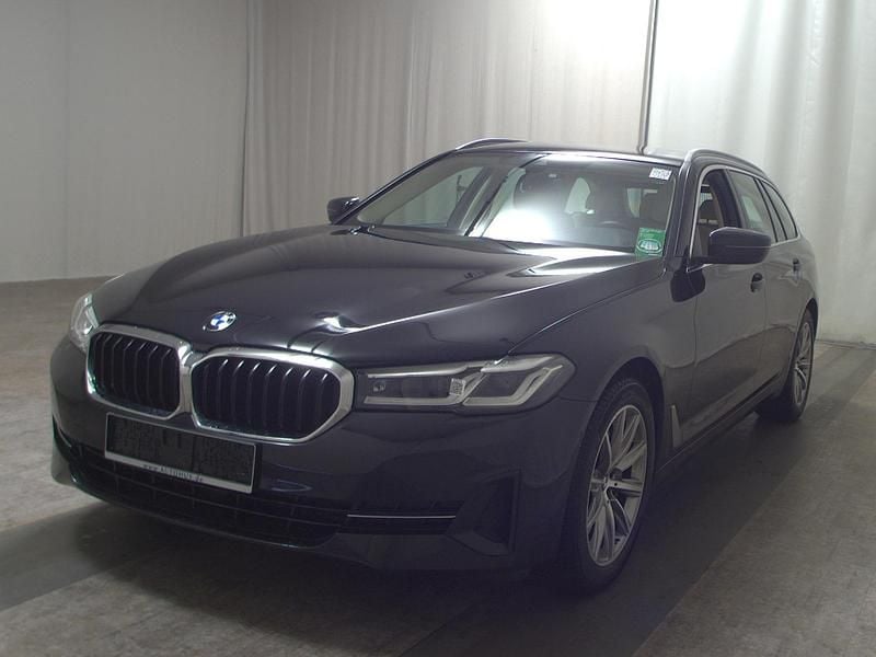 Gebraucht BMW 530 Sport Line 252 PS (185 kW) 2022 Black sapphire metallic Kombi